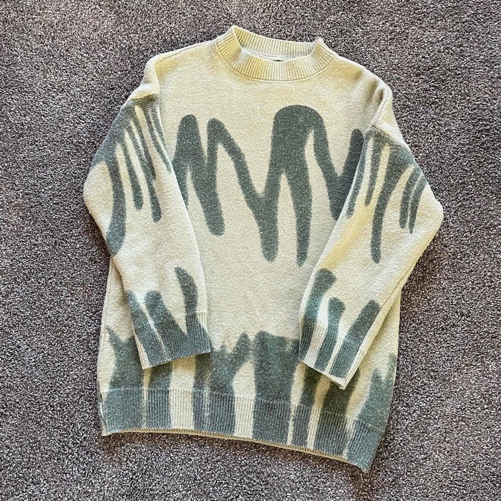 GREEN SQUIGGLY PATTERN OVERSIZED SWEATER
